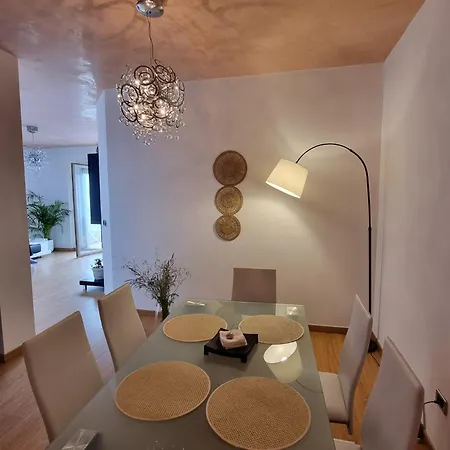 Lovely Seaview - 70m From ساراندا
