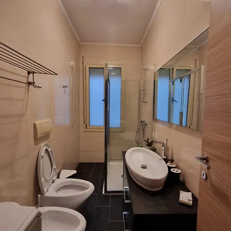 Lovely Seaview - 70m From - Free Parking Garage Apartment