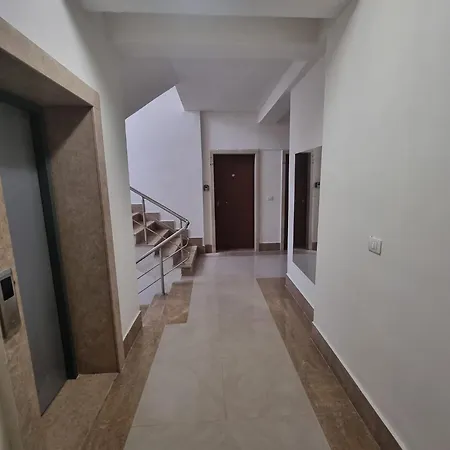 Lovely Seaview - 70m From - Free Parking Garage Apartment Sarande